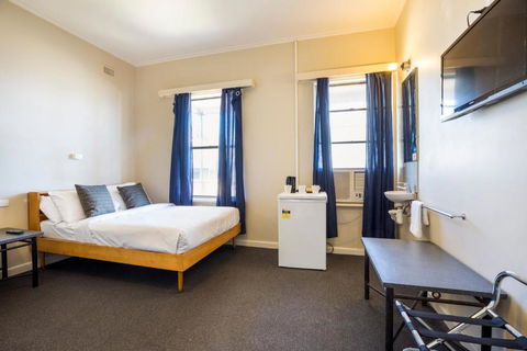 Esplanade Hotel Adelaide - St Kilda Accommodation 2