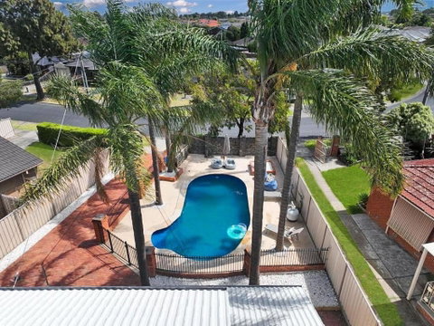 Evies White House Oasis I Pool & Close To Airport - St Kilda Accommodation 0