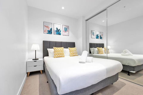 EPORO Tower Modern Apartments Melbourne Central CBD - St Kilda Accommodation 1
