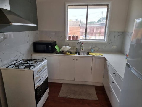 Entire 3 Bed Rooms Unit -Rosy House 1 - St Kilda Accommodation 1