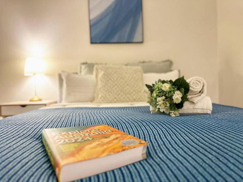 FC104 -1 BATH 2 BR Modern Oasis With, Pool & Gym - St Kilda Accommodation 2