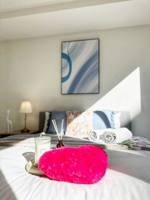 FC104 -1 BATH 2 BR Modern Oasis With, Pool & Gym - St Kilda Accommodation 0