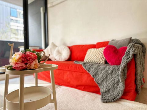 FC104 -1 BATH 2 BR Modern Oasis With, Pool & Gym - St Kilda Accommodation 1