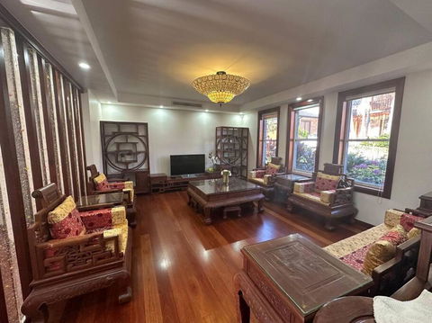 Exquisite Chinese Style Garden - St Kilda Accommodation 0
