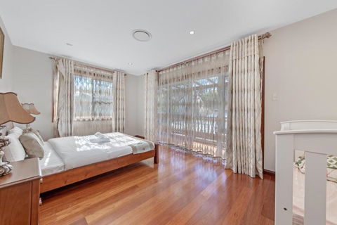 Exquisite Chinese Style Garden - St Kilda Accommodation 3