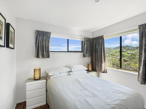 Fab 3-Bed Stay With Great Outdoors & Water Views - St Kilda Accommodation 3