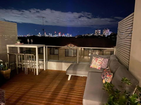 Fab Penthouse Near Bondi / Bronte, Shops & Bars - St Kilda Accommodation 4