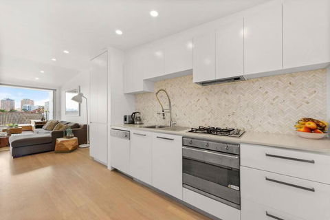 Fab Penthouse Near Bondi / Bronte, Shops & Bars - St Kilda Accommodation 1