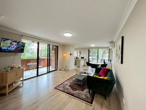 Fabulous 2 Bedroom Apartment, Secured Free Parking - St Kilda Accommodation 0