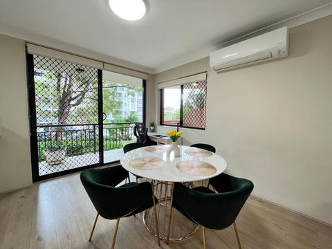 Fabulous 2 Bedroom Apartment, Secured Free Parking - St Kilda Accommodation 3