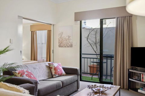 Fabulous Apt In Northbridge With Pool & WiFi - St Kilda Accommodation 0