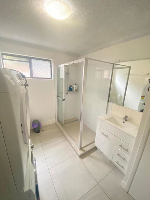 Fabulous Canal-front Unit In Mooloolaba - St Kilda Accommodation 2