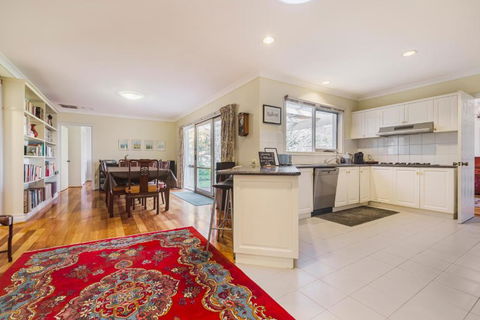 Family Friendly Art Deco Garden Patio WiFi WFH - St Kilda Accommodation 3