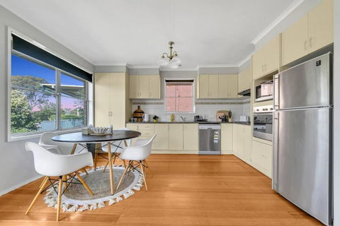 Fantastic 3BR Near North Shore Beach - St Kilda Accommodation 3