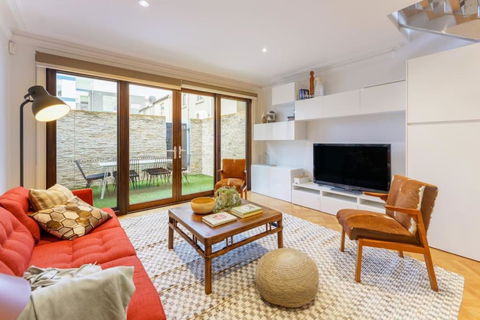 Farrah Designer Three Bedroom Carlton Residence - St Kilda Accommodation 1