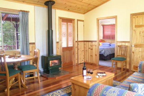 Fergies Hill Spa Cottage @ Granite Ridge Wines - St Kilda Accommodation 3