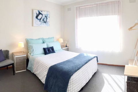 FERNLY BFast, WiFi Nflx AC Walk2Pizza Liquor Deli, - St Kilda Accommodation 0