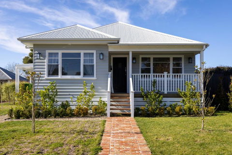 FOREST CORNER - 3 BEDROOM WEATHERBOARD, TRENTHAM - St Kilda Accommodation 0