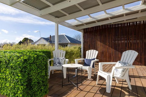 FOREST CORNER - 3 BEDROOM WEATHERBOARD, TRENTHAM - St Kilda Accommodation 2
