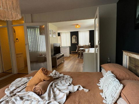 FORR64 - Cosy East Perth Retreat - St Kilda Accommodation 3
