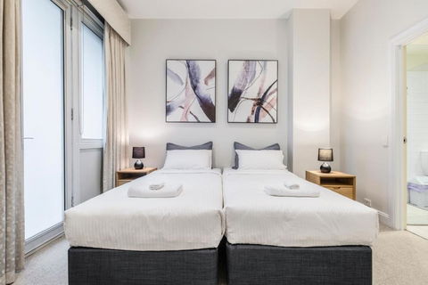 Fabulous Collins Street Luxury 2 BR Apartment - St Kilda Accommodation 2