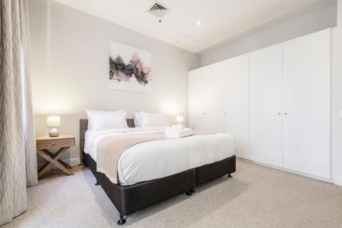 Fabulous Collins Street Luxury 2 BR Apartment - St Kilda Accommodation 3