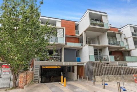 Fitzroy North 1-Bed With Balcony By Edinburgh Park - St Kilda Accommodation 4