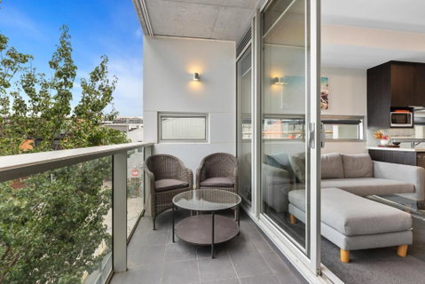 Fitzroy North 1-Bed With Balcony By Edinburgh Park - St Kilda Accommodation 3