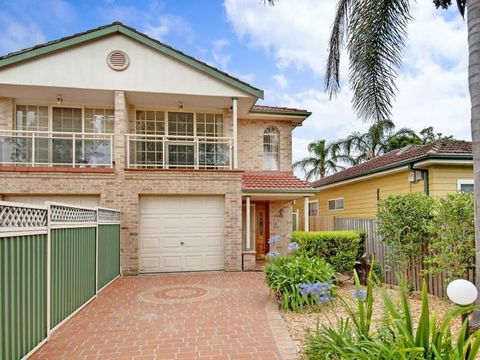 FRENCH HOUSE - St Kilda Accommodation 0