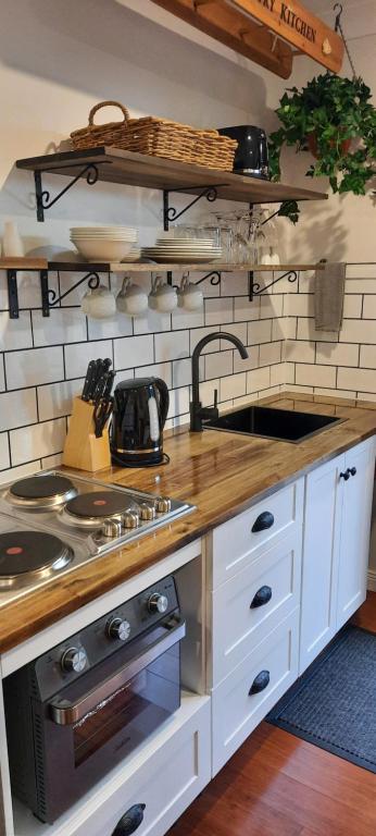 Frostwood House - St Kilda Accommodation 4