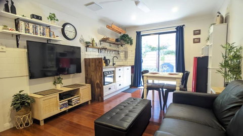 Frostwood House - St Kilda Accommodation 0