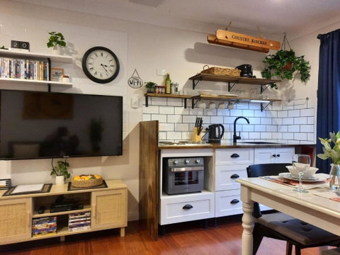 Frostwood House - St Kilda Accommodation 2