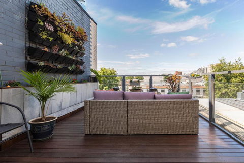 FUN&KY Parking 2 Patios WFH WiFi City Views - St Kilda Accommodation 1
