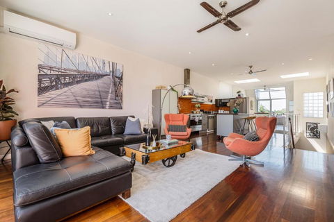 FUN&KY Parking 2 Patios WFH WiFi City Views - St Kilda Accommodation 2