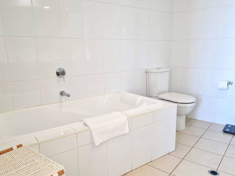 Glam Apartment 21 - St Kilda Accommodation 4