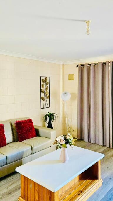 Golden Patch Retreat, Kalgoorlie - St Kilda Accommodation 0