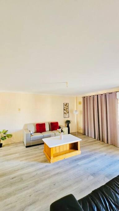Golden Patch Retreat, Kalgoorlie - St Kilda Accommodation 2