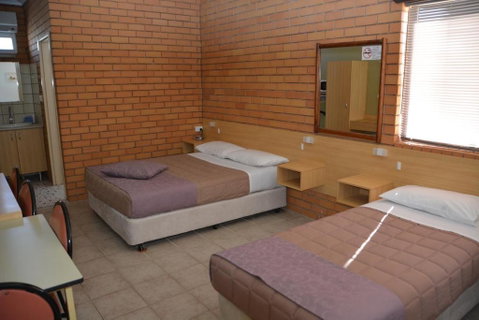 Grong Grong Motor Inn - St Kilda Accommodation 2