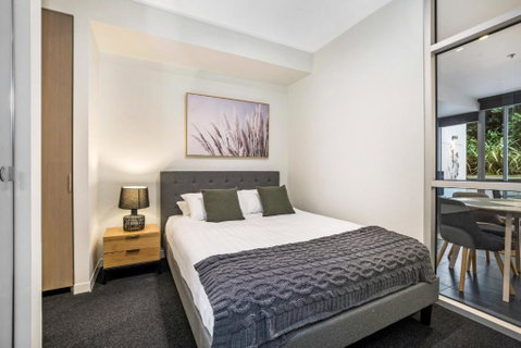 Ground Floor Terrace Unit Near Edinburgh Gardens - St Kilda Accommodation 1
