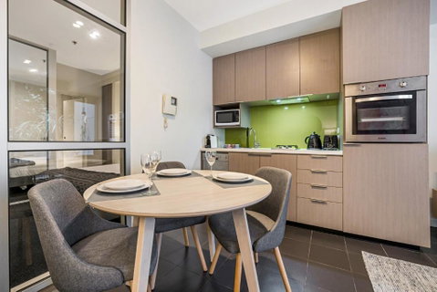 Ground Floor Terrace Unit Near Edinburgh Gardens - St Kilda Accommodation 2