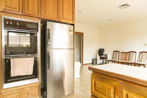 Hawthorn Holiday House - St Kilda Accommodation 2