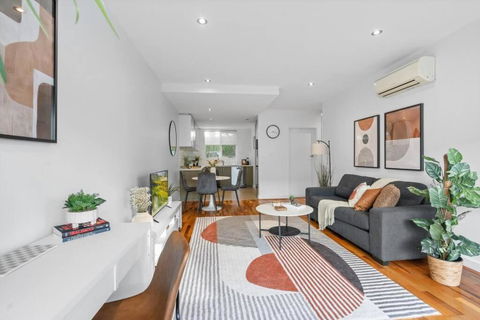 Hidden Gem At Caulfield Park - St Kilda Accommodation 0