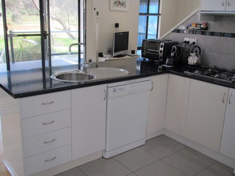 Hidden Grove Retreat - St Kilda Accommodation 1