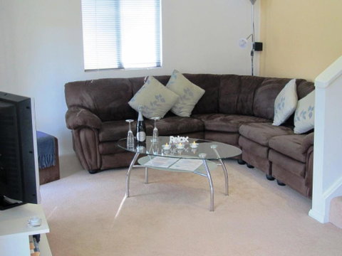 Hidden Grove Retreat - St Kilda Accommodation 2