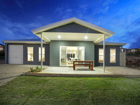 High Tide - Beachfront Pet-friendly - St Kilda Accommodation 0