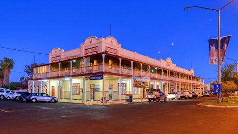 Hotel Corones - St Kilda Accommodation 0