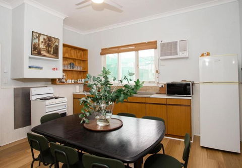 Homestead In The Hills - St Kilda Accommodation 2