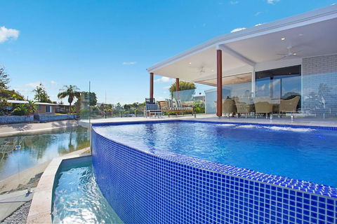 INCREDIBLE VALUE - Perfect For Large Families - St Kilda Accommodation 0