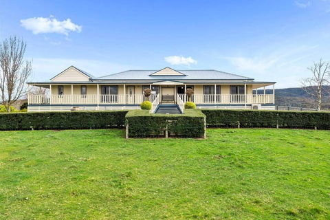 IRONBARK FARM Farmhouse On 52 Acres In The Scenic Yarra Valley - St Kilda Accommodation 0