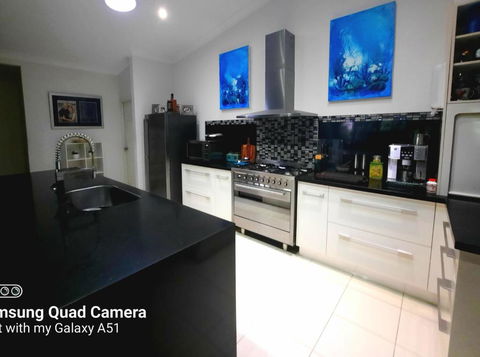 ISLAND ROOM On Magnetic Island - St Kilda Accommodation 2